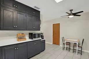 6240 39th Ave N, Saint Petersburg, FL 33709 - Photo 11