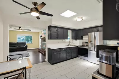 6240 39th Avenue N, Saint Petersburg, FL 33709 - Photo 9