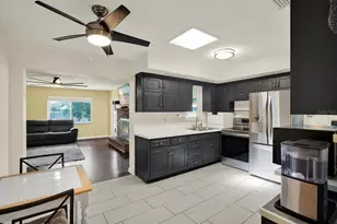 6240 39th Ave N, Saint Petersburg, FL 33709 - Photo 9