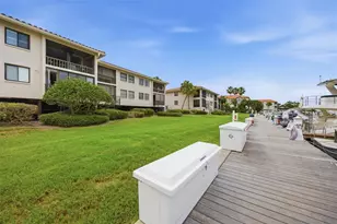 1802 Mariner Dr E, Tarpon Springs, FL 34689 - Photo 23