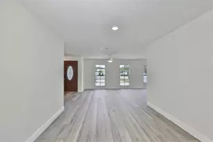 8410 Lava Pl, Tampa, FL 33615 - Photo 3