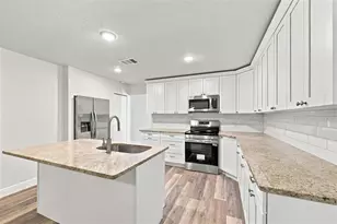 8410 Lava Pl, Tampa, FL 33615 - Photo 17