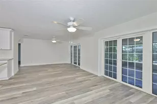8410 Lava Pl, Tampa, FL 33615 - Photo 9