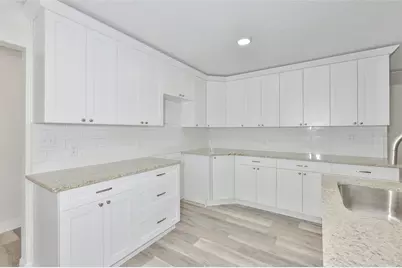 8410 Lava Place, Tampa, FL 33615 - Photo 11