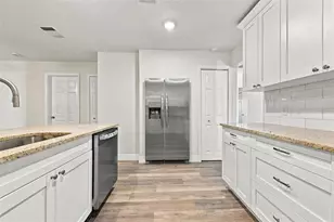8410 Lava Pl, Tampa, FL 33615 - Photo 15