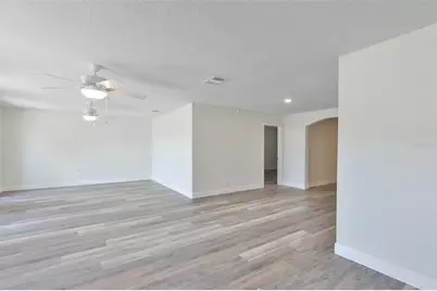 8410 Lava Place, Tampa, FL 33615 - Photo 7