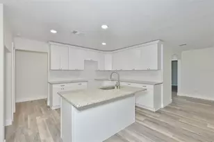 8410 Lava Pl, Tampa, FL 33615 - Photo 15