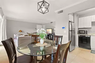 13762 Orange Sunset Dr, Tampa, FL 33618 - Photo 9
