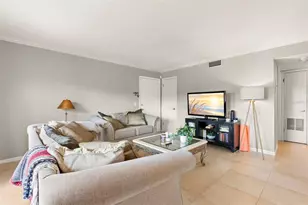 13762 Orange Sunset Dr, Tampa, FL 33618 - Photo 5