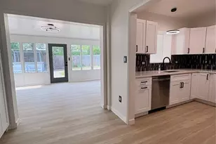 10543 51st Terrace N, Saint Petersburg, FL 33708 - Photo 7