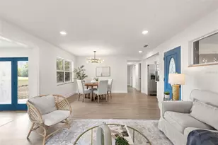 10221 N Fleetwood Dr, Tampa, FL 33612 - Photo 11
