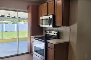 10385 111th Pl, Largo, FL 33773 - Photo 11