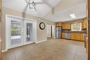 2078 Shadow Pine Dr, Brandon, FL 33511 - Photo 11