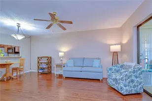 38235 Boxwood Dr, Zephyrhills, FL 33542 - Photo 11