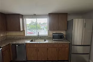 8601 Huron Ct, Tampa, FL 33614 - Photo 3