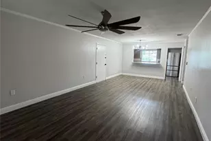 8601 Huron Ct, Tampa, FL 33614 - Photo 5