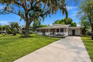 7815 Pine Hill Dr, Tampa, FL 33617 - Photo 1