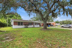 7815 Pine Hill Dr, Tampa, FL 33617 - Photo 1
