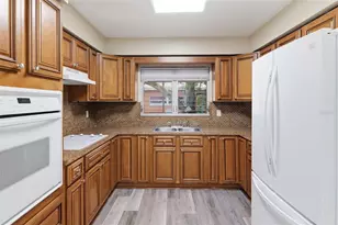 7815 Pine Hill Dr, Tampa, FL 33617 - Photo 5