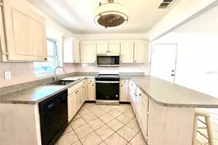 8212 101st Ct, Seminole, FL 33777 - Photo 11