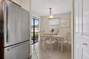 10125 Sailwinds Blvd N, Largo, FL 33773 - Photo 11