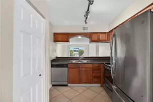 10125 Sailwinds Blvd N, Largo, FL 33773 - Photo 7
