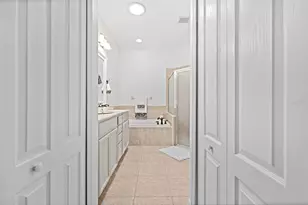 3348 Chapel Creek Cir, Wesley Chapel, FL 33544 - Photo 37
