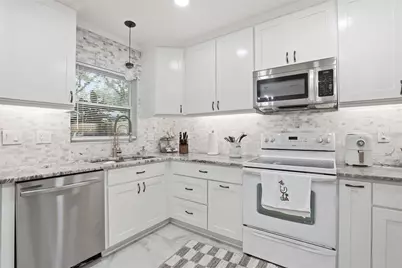 15040 Lake Magdalene Boulevard, Tampa, FL 33618 - Photo 33
