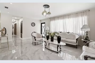 15040 Lake Magdalene Boulevard, Tampa, FL 33618 - Photo 21