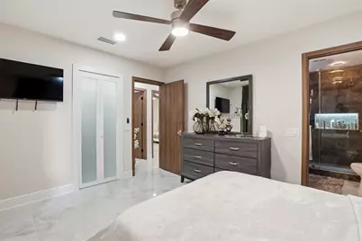 15040 Lake Magdalene Boulevard, Tampa, FL 33618 - Photo 51