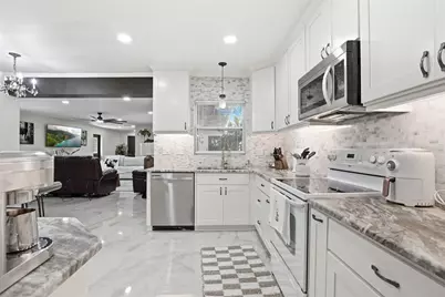 15040 Lake Magdalene Boulevard, Tampa, FL 33618 - Photo 29