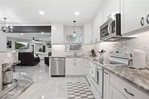 15040 Lake Magdalene Blvd, Tampa, FL 33618 - Photo 29