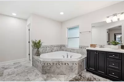 15040 Lake Magdalene Boulevard, Tampa, FL 33618 - Photo 39