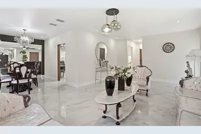 15040 Lake Magdalene Boulevard, Tampa, FL 33618 - Photo 23