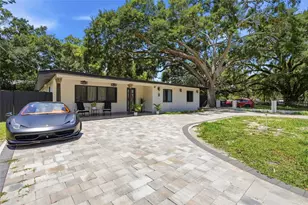 15040 Lake Magdalene Blvd, Tampa, FL 33618 - Photo 11