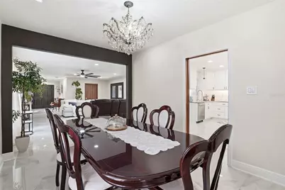 15040 Lake Magdalene Boulevard, Tampa, FL 33618 - Photo 19