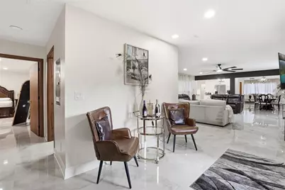 15040 Lake Magdalene Boulevard, Tampa, FL 33618 - Photo 25