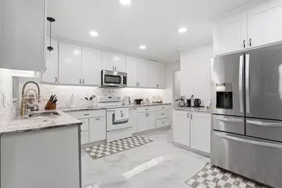 15040 Lake Magdalene Boulevard, Tampa, FL 33618 - Photo 31