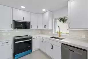 10238 Tarpon Dr, Treasure Island, FL 33706 - Photo 13