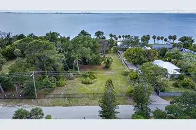 8258 Longbay Blvd, Sarasota, FL 34234 - Photo 11