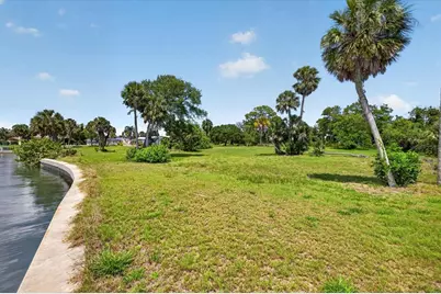 8258 Longbay Blvd, Sarasota, FL 34234 - Photo 21
