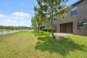 28504 Tranquil Lake Cir, Wesley Chapel, FL 33543 - Photo 5