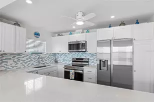 1401 Gulf Blvd, Clearwater Beach, FL 33767 - Photo 11