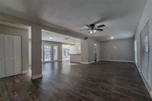 8018 W Pocahontas Ave, Tampa, FL 33615 - Photo 5