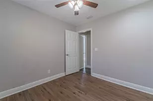 8018 W Pocahontas Ave, Tampa, FL 33615 - Photo 21