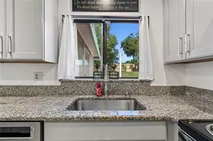 8425 St Giles Ct, Zephyrhills, FL 33541 - Photo 21