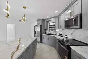 13095 Lawrence St, Spring Hill, FL 34609 - Photo 9