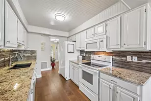 2025 New Bedford Dr, Sun City Center, FL 33573 - Photo 11