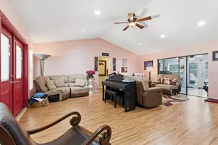 2605 Bridle Dr, Plant City, FL 33566 - Photo 13