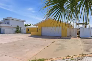 1421 Sea Gull Dr S, Saint Petersburg, FL 33707 - Photo 3
